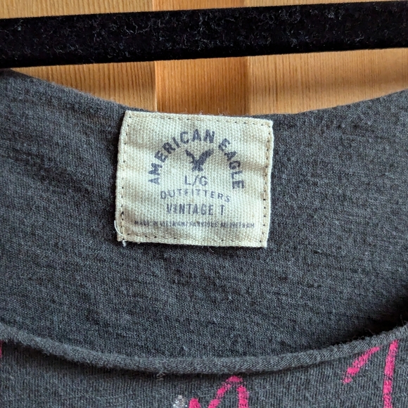 American Eagle cropped T-shirt (new, never worn) - Picture 2 of 5